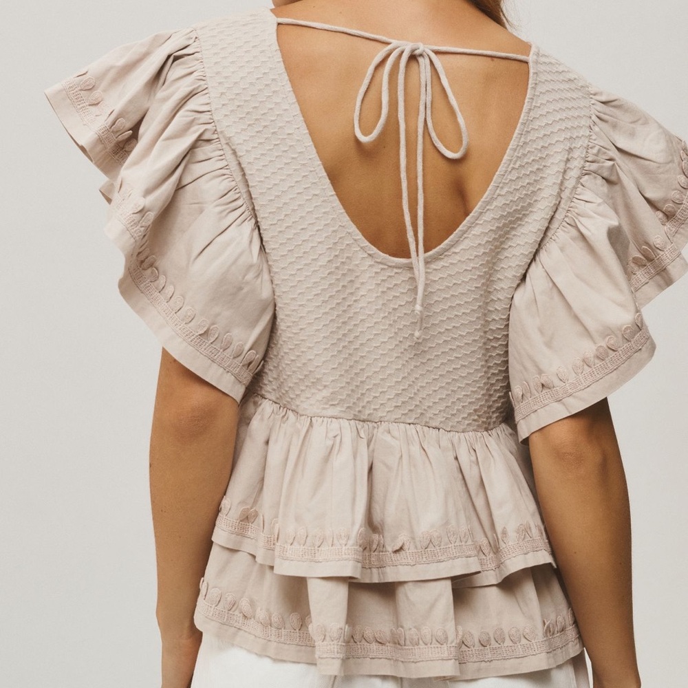 Anthropologie ruffle sleeved tiered v neck blouse - Picture 4 of 10